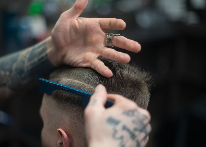 cortando cabelo